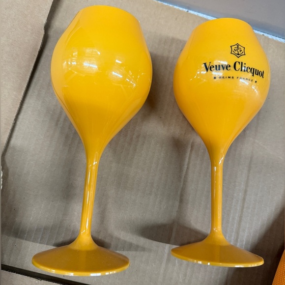 Veuve Clicquot 2 Orange Plastic Champagne Goblet Tulip Wine Travel& Bottle Cover - Picture 2 of 8